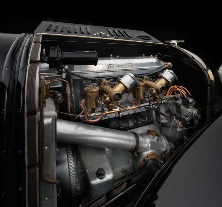 Моторный отсек Bentley 3-Litre SuperSports Brooklands 1925 года  (фото 5 из 15)